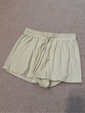 Aritzia Wilfred free Free Lounge Mini Short light yellow color size S
